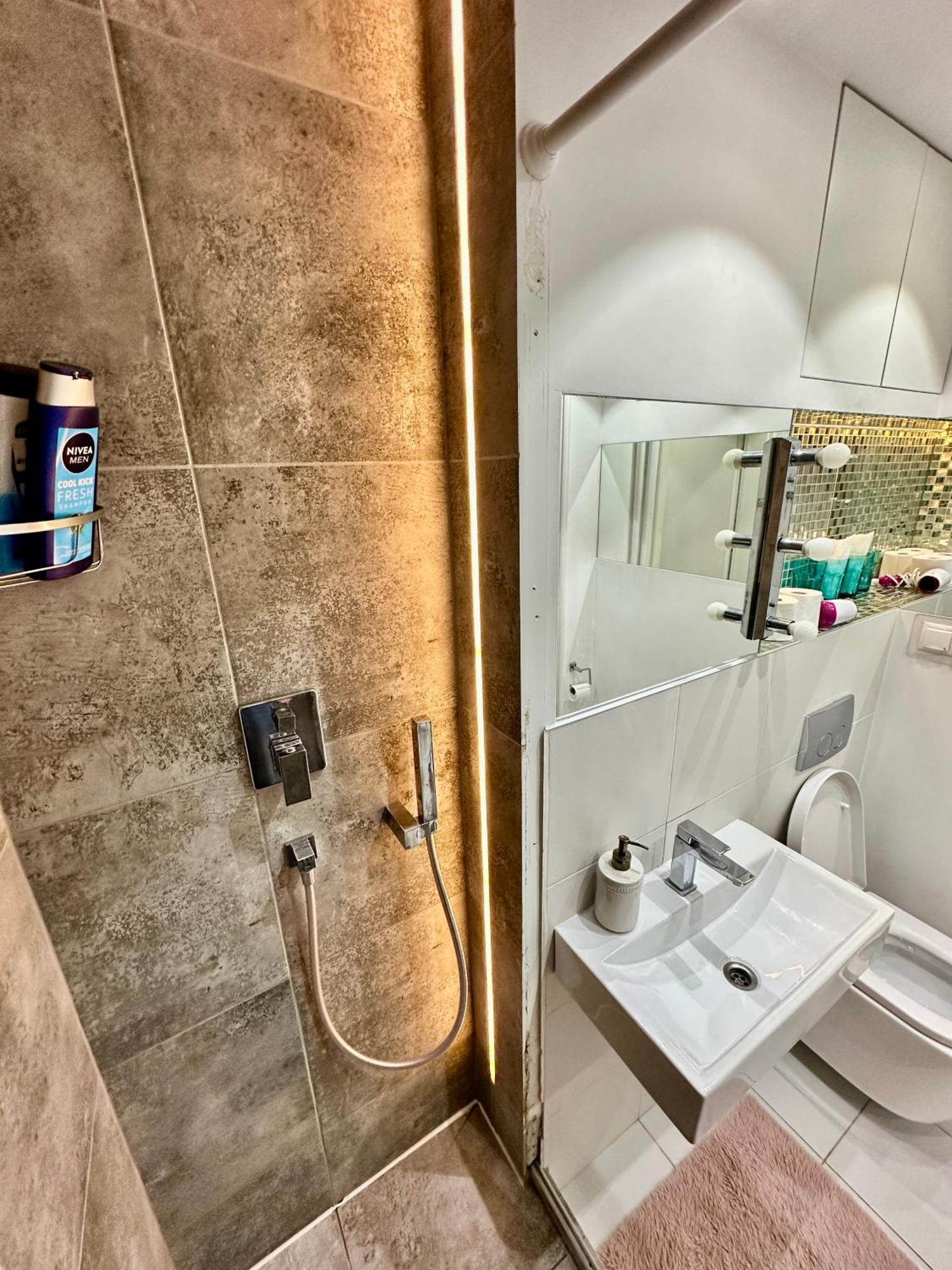 Palace 2 Wifi 600 Mbs 55'Tv Netflix Hbo 2Xmetro Appletv Varsovia Exterior foto
